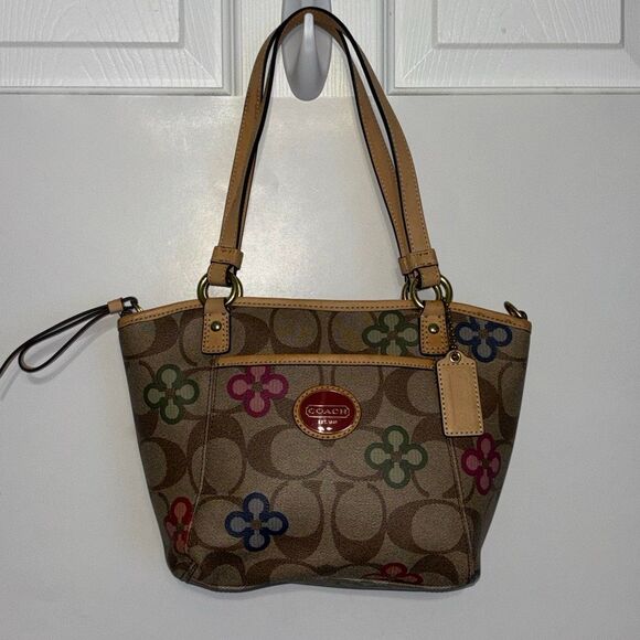 Coach F22226 Y2K Signature Payton Clover Tote (Tan/Signature/Multi) - Picture 2 of 11